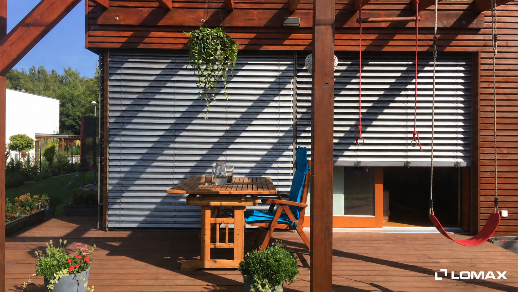 Aussenjalousien an der Terrasse eines Einfamilienhauses
