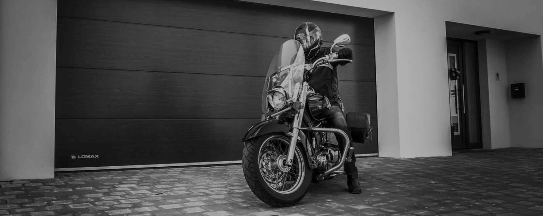LOMAX-Garagen-Sektionaltore für Motorradfahrer